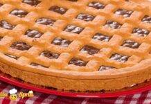 Crostata alla nutella velocissima, in un minuto stendi la frolla Crostata alla nutella velocissima, in un minuto stendi la frolla