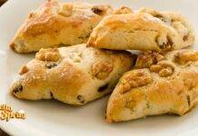 Biscotti alle noci e gocce di cioccolato da gustare in qualsiasi momento della giornata