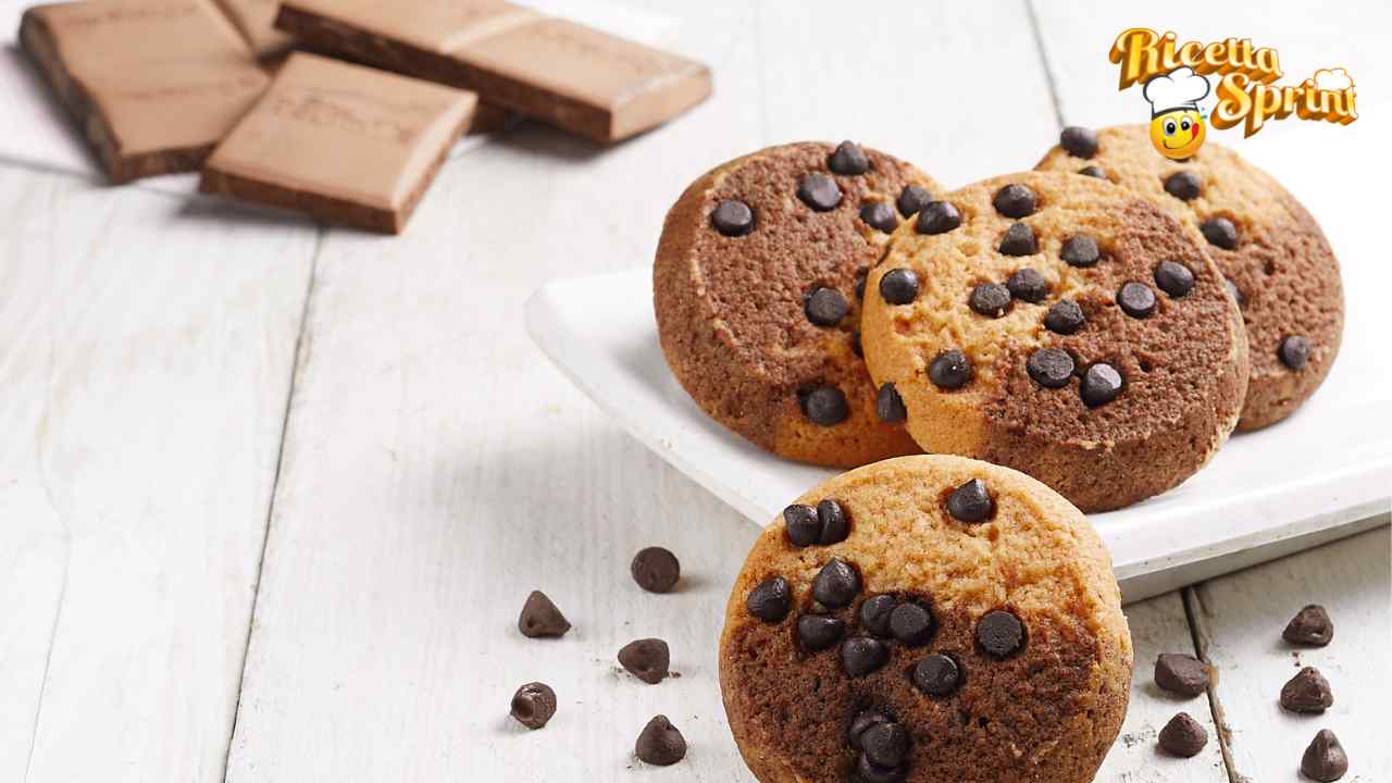 Biscotti cacao e vaniglia senza burro leggeri e gustosi, per iniziare la giornata con una marcia in più, ma senza troppe calorie