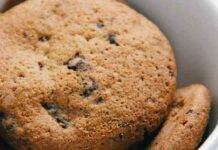 Biscotti di castagne e gocce di cioccolato, sono una vera bontà Biscotti di castagne e gocce di cioccolato