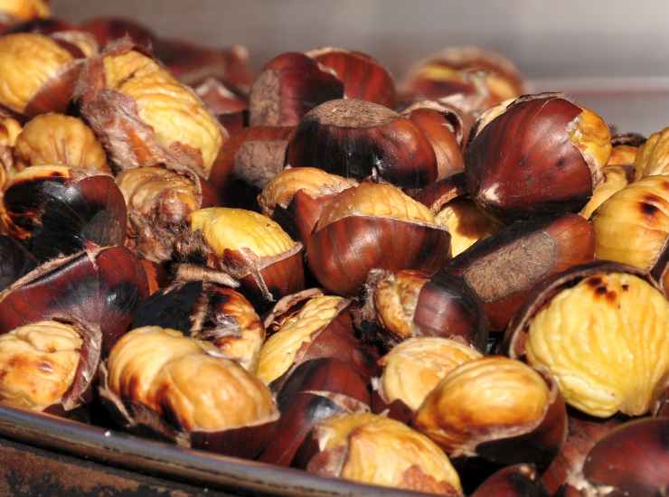 Castagne arrosto, ma non arrostite, le prepari e non sporchi nulla