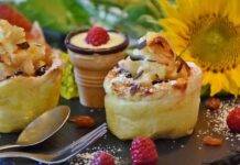 Cestini di sfoglia con crema alla frutta