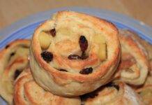 Cestiti morbidi con mele e uvetta