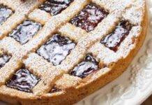 Crostata di visciole: croccante intorno e morbida all'interno, come fai a non prenderla a morsi?