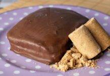 Merendine di pan bauletto con crema chantilly e cioccolato