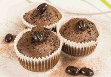 Muffin acqua fondente e caffè, la colazione light per iniziare la giornata con una marcia in più Muffin acqua fondente e caffè