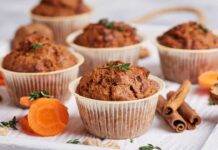 Muffin carote e cacao talmente morbidi che si sciolgono in bocca