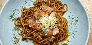 Spaghetti con pollo alla cacciatora