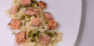 Tagliatelle piselli e salmone