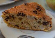 Prendi 2 pere, 2 uova, della farina: mescola tutto e prepara questa incredibile torta