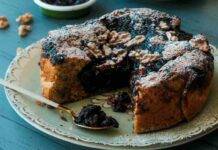 Torta di castagne con uvetta e noci