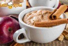 Torta di mele in tazza: mescoli e inforni, dopo 3 minuti la servi! Torta di mele in tazza mescoli e inforni, dopo 3 minuti la servi!