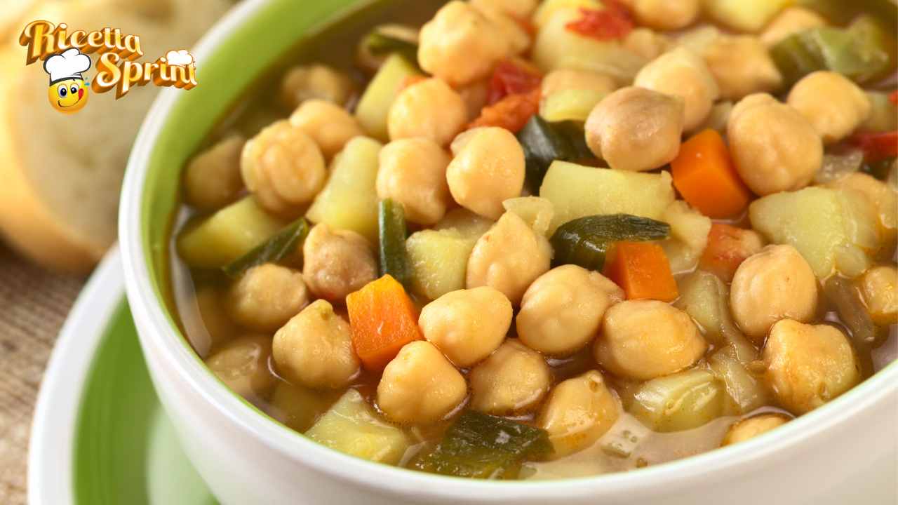Zuppa di ceci e patate perfetta per le fredde sere invernali