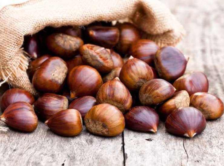 Castagne arrosto, ma non arrostite, le prepari e non sporchi nulla. Foto di Ricetta Sprint