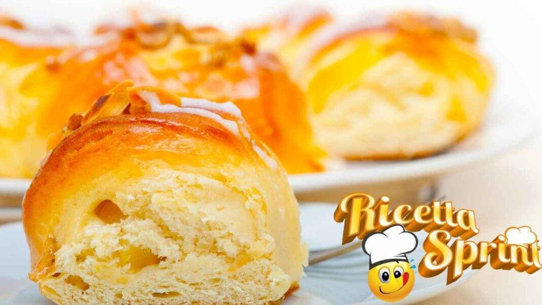 Ciambella brioche alle mele senza uova, soffice e golosa da mordere in