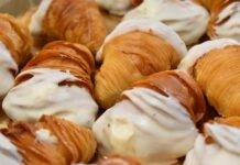 sfogliatelle ricce con crema di ricotta al cioccolato bianco