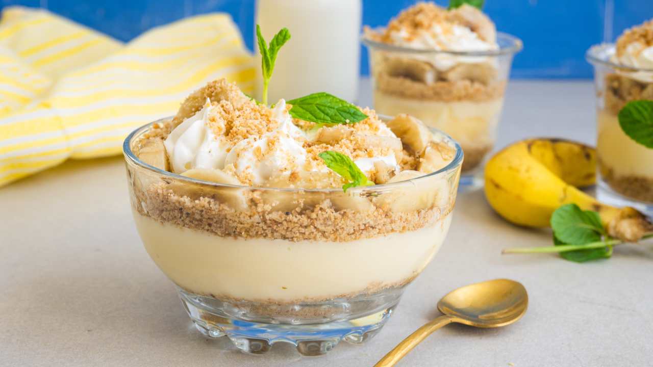 Cheesecake alla banana e mandorle il dessert monoporzione che delizierà le tue serate