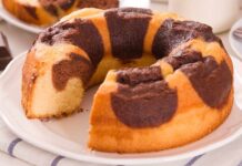 Ciambellone variegato alla vaniglia: leggero e pronto subito