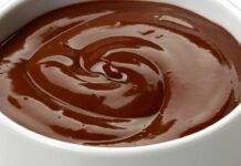 Crema al cioccolato senza uova: leggera e irresistibile