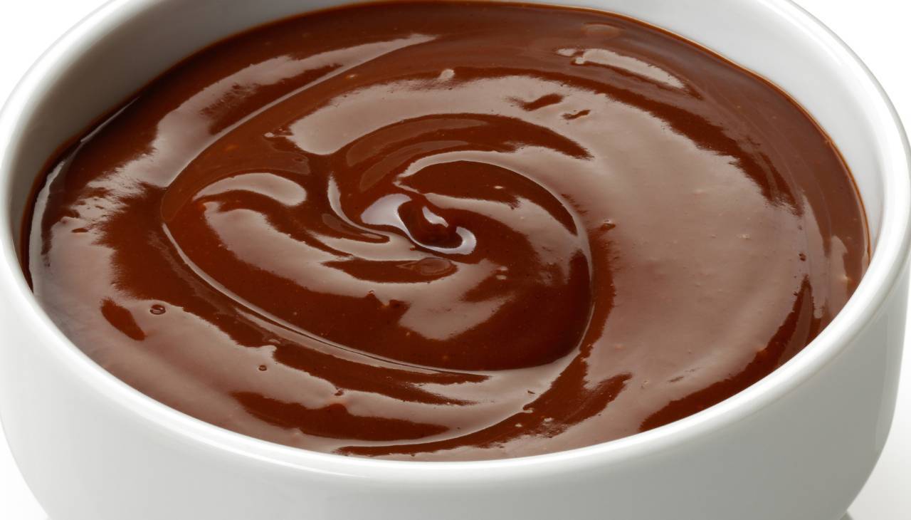 Crema al cioccolato senza uova: leggera e irresistibile