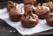 Fichi ricoperti di cioccolato: regalali a Natale ai tuoi cari Fichi ricoperti di cioccolato: regalali a Natale ai tuoi cari