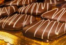 Come fare i mostaccioli napoletani con tanta glassa al cioccolato