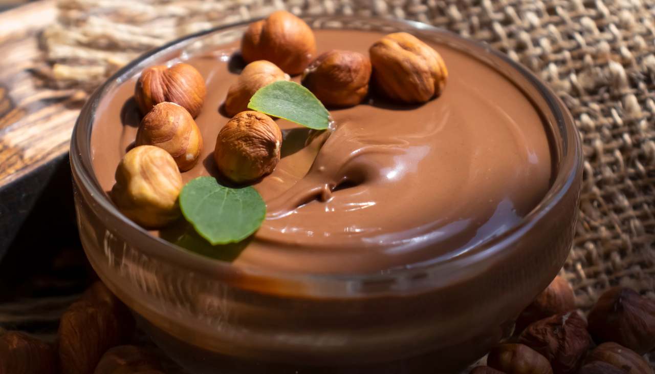 Mousse alla nutella: deliziosa e senza cottura. Come si fa a resistergli?