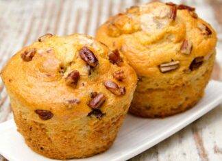 Muffins alle noci e mandorle preparali per le colazioni invernali