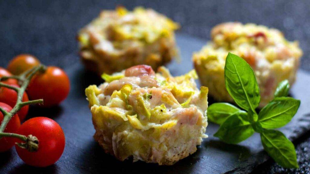 Muffins alle verdure perfetti per il pranzo in ufficio o per una cena