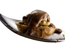 Noci ricoperte al cioccolato: un incredibile dessert sorprendente