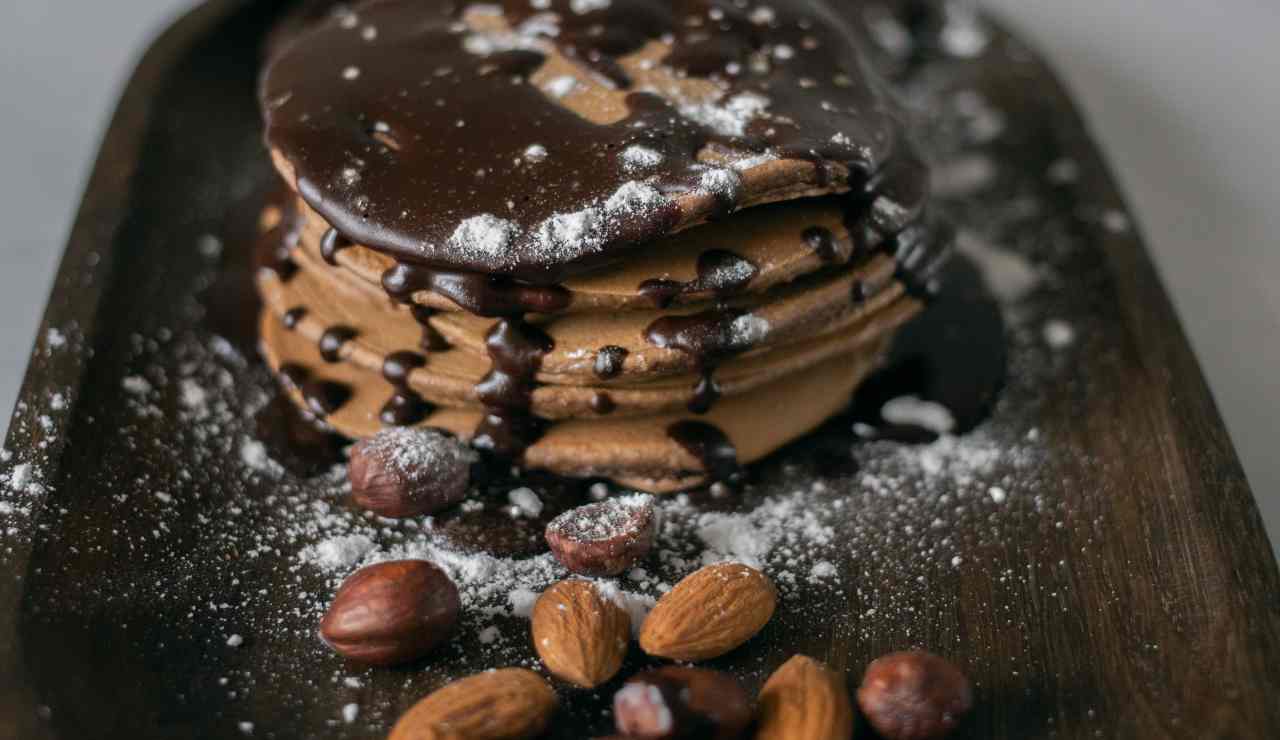 Pancake mandorle nocciole e cioccolato