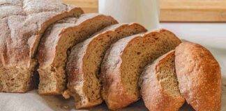 Pane al pomodoro: gustoso e buono con tutto. Accompagnalo con i formaggi, è buonissimo