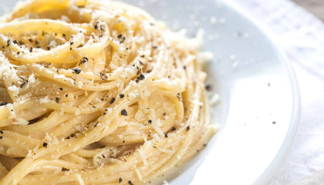 Pasta all'aglione in bianco ricetta famosa in tutto il mondo, la