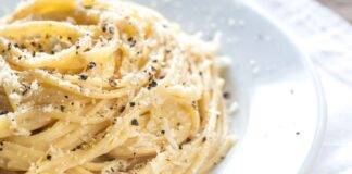 Pasta all'aglione in bianco: ricetta famosa in tutto il mondo, la prepari con niente!