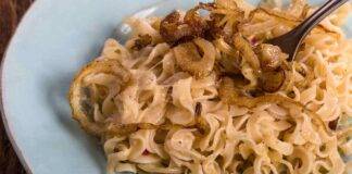 Pasta con le cipolle: incredibilmente buona e, poi, non spendi un euro!