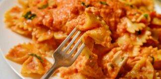 Pasta al pomodoro e ricotta: in un colpo solo il pranzo è pronto