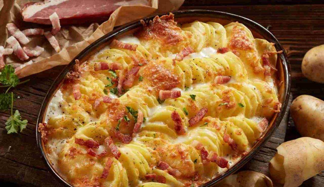 Patate al forno gratin con pepe, speck e fontina: deliziose è dire poco ... Patate al forno gratin con pepe, speck e fontina: deliziose è dire poco ...