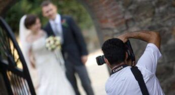 Sposi negano la pausa al pranzo al fotografo e vendetta è spietata