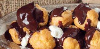 Profitterol napoletano con panna e cioccolato fondente: favoloso!