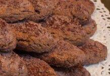 Ricciarelli al cioccolato, praticamente si sciolgono in bocca Ricciarelli al cioccolato, praticamente si sciolgono in bocca