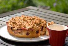 Sbriciolata alle prugne, in pochi minuti preparerai una ricettina da urlo Sbriciolata alle prugne