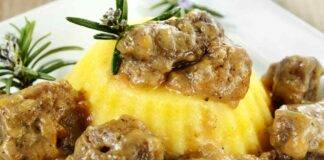 Spezzatino con polenta un classico piatto che non può mancare sulle nostre tavole