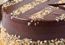 Torta Rocher: tuffati in un involucro croccante e cremoso dentro Torta Rocher: tuffati in un involucro croccante e cremoso dentro