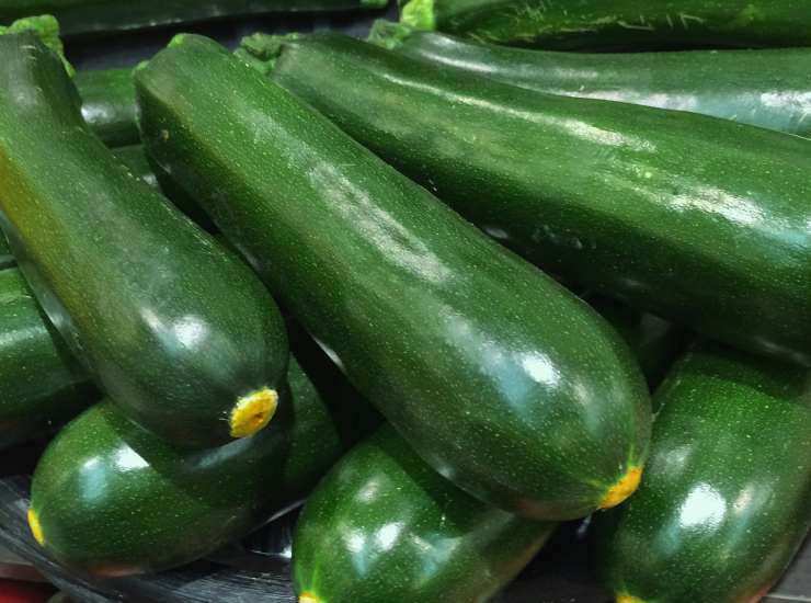 Pasta con le zucchine: un primo piatto leggerissimo, senza grassi e pronto in 10 minuti. Foto di Ricetta Sprint