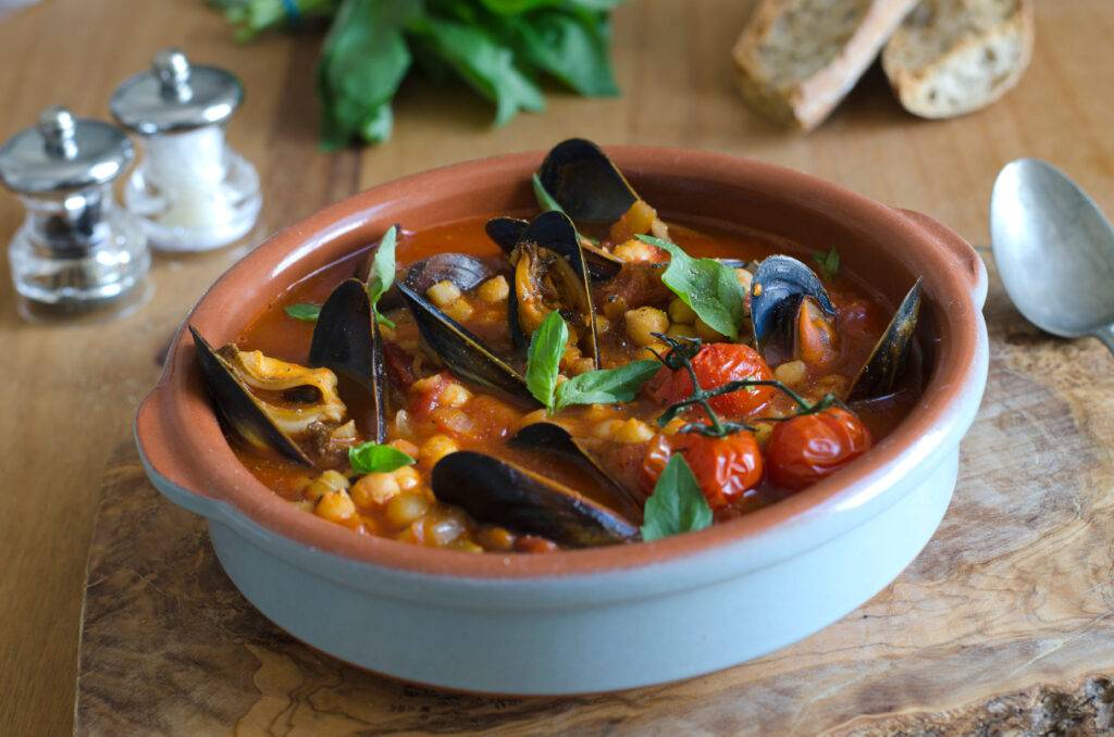 Zuppa di ceci e cozze, aggiungi due crostini e la cena spacca