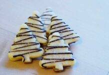 Alberelli frollati al cioccolato bianco, golosi dall’impasto al fantastico ripieno Alberelli frollati al cioccolato bianco