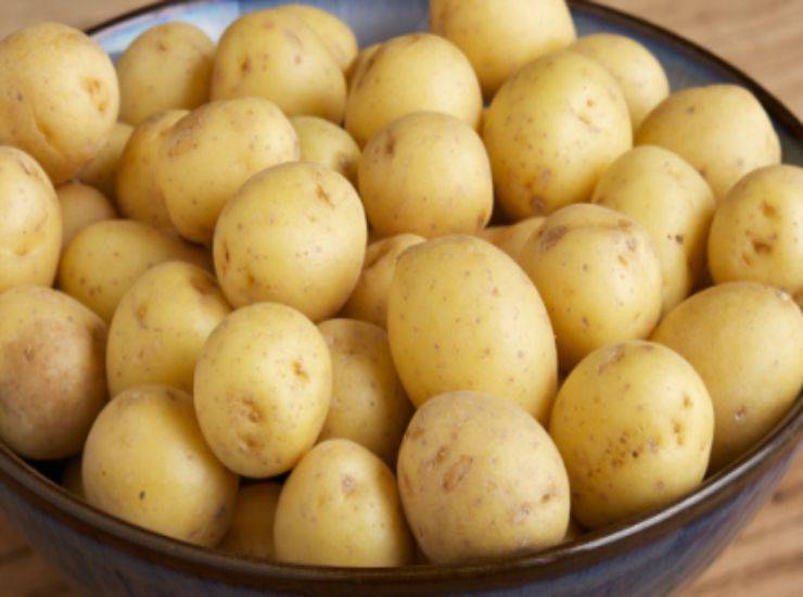 Arrosto con patate novelle il classico secondo che non può mancare a tavola