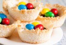 Barchette di frolla alla nutella con tantissimi smarties: per una merenda dolcissima