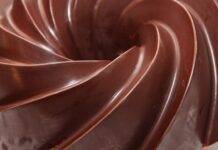 Budino veloce al cioccolato, senza uova, burro e gelatina