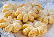 Crostatine sfogliate con ananas il dessert dell'ultimo minuto per ospiti improvvisi